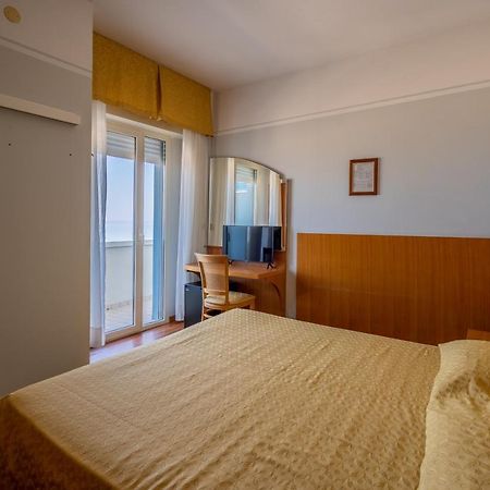 Hotel Astor Rimini Dış mekan fotoğraf