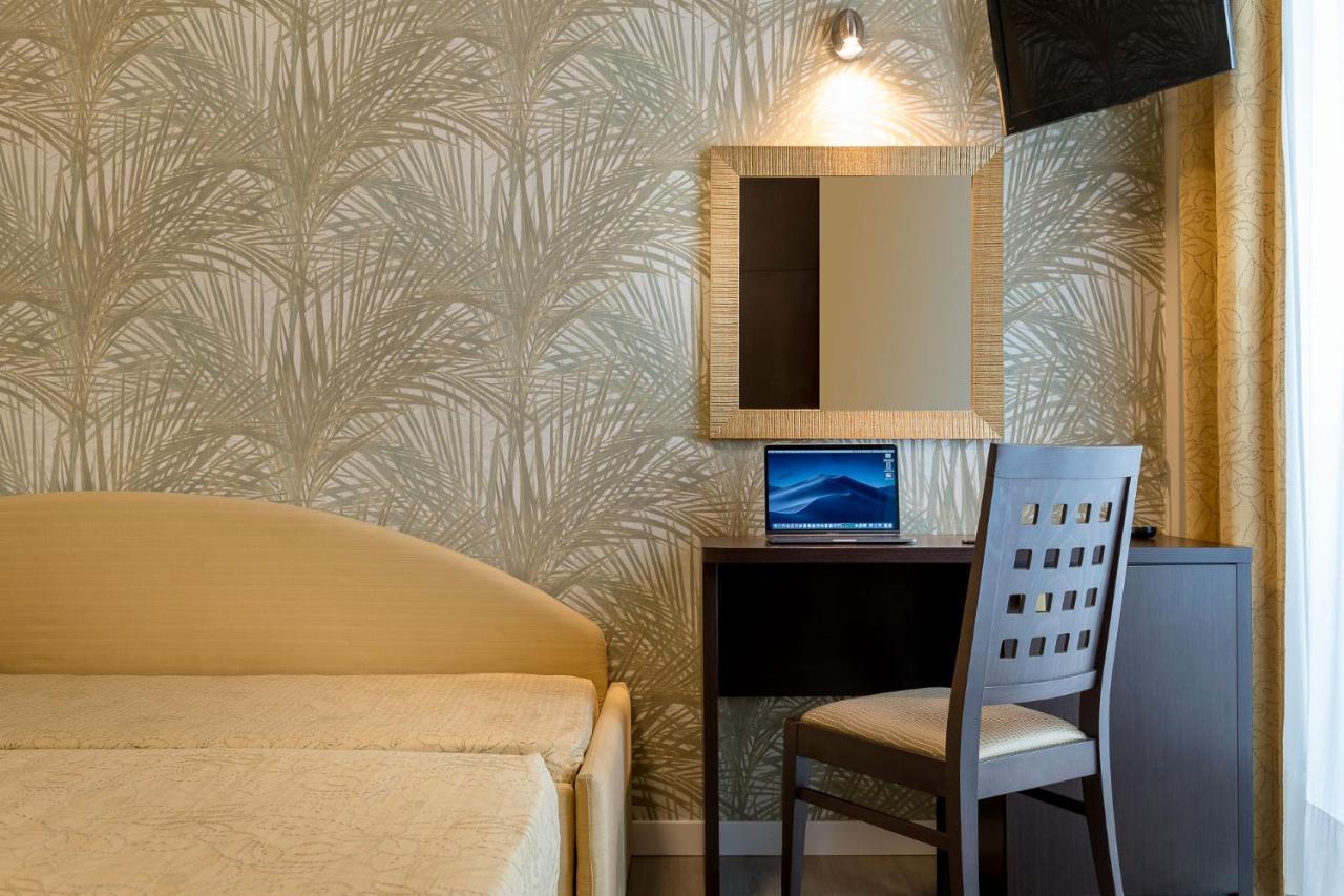 Hotel Astor Rimini Dış mekan fotoğraf