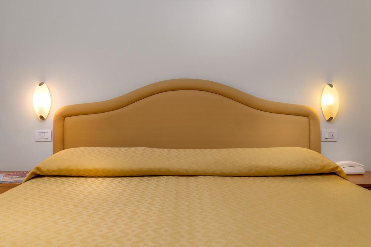 Hotel Astor Rimini Dış mekan fotoğraf