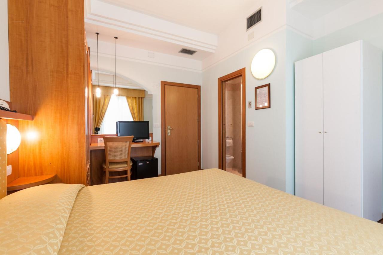 Hotel Astor Rimini Dış mekan fotoğraf