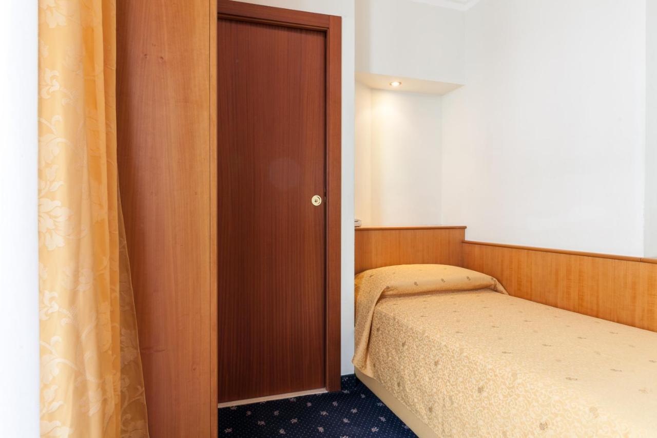 Hotel Astor Rimini Dış mekan fotoğraf