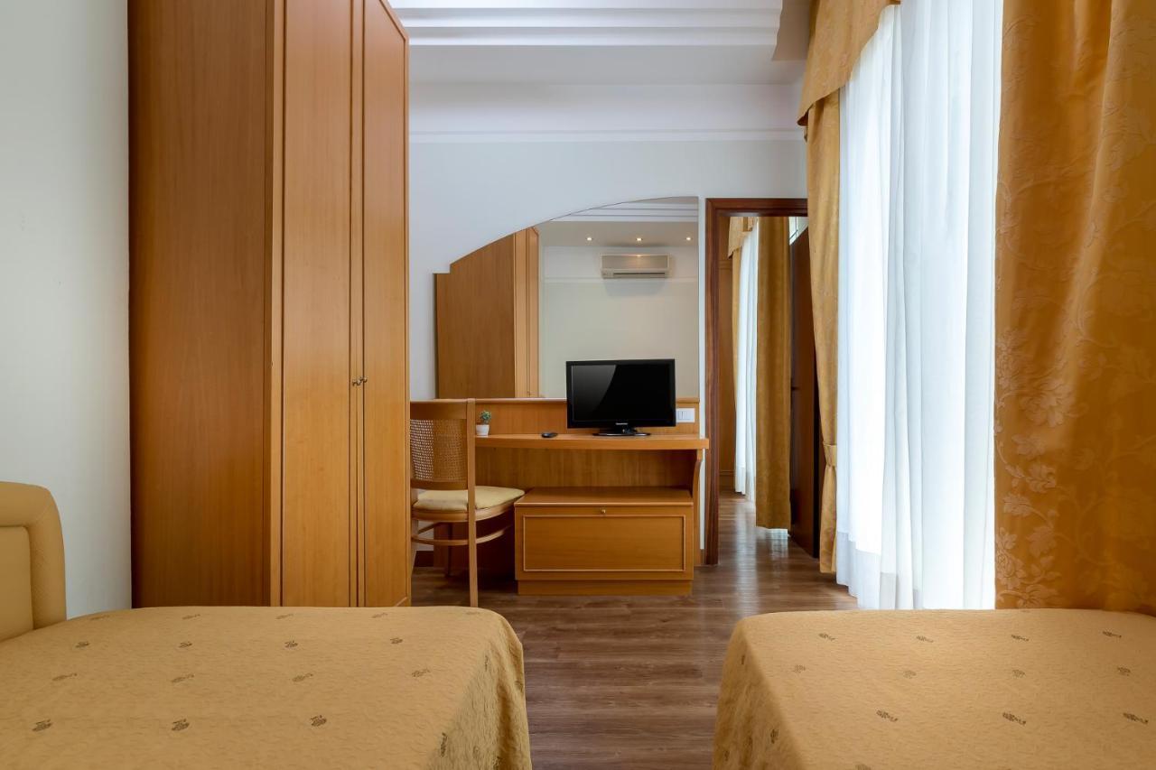 Hotel Astor Rimini Dış mekan fotoğraf